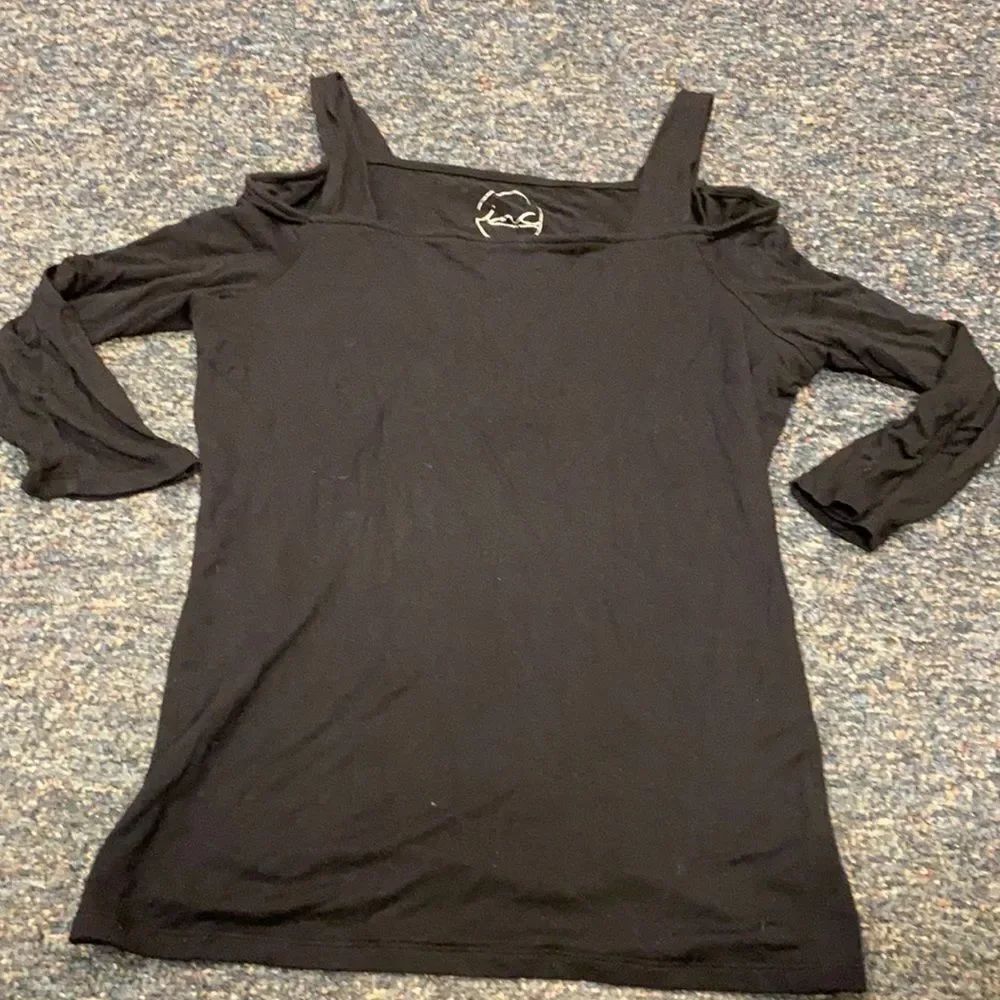 International Concepts Cold shoulder top sz. Xl